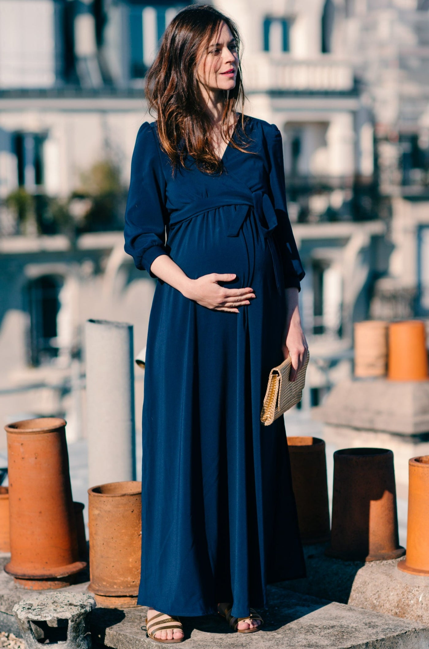 robe femme enceinte et allaitement couleur bleu vue debout avec fermeture cache cœur marque neuvième ciel