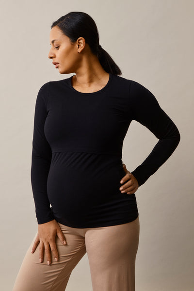 femme enceinte avec t-shirt allaitement et grossesse couleur noir vue de côté marque boob design