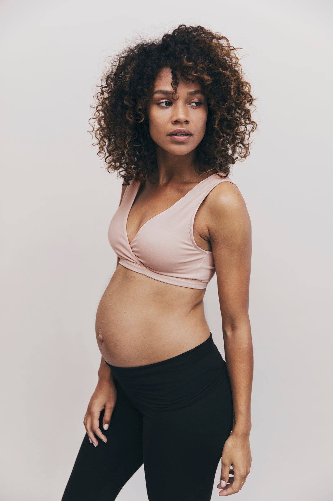 soutien-gorge brassière allaitement et grossesse couleur rose poudrée vue de côté marque boob design